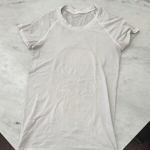 Lululemon size 4 swiftly tech